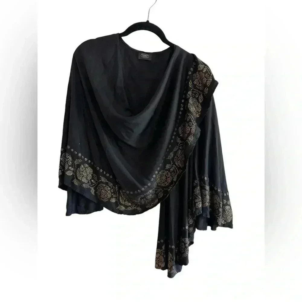 Elizabeth Gillet Kimono - One Size with flowy floral sleeves - Picture 10 of 11